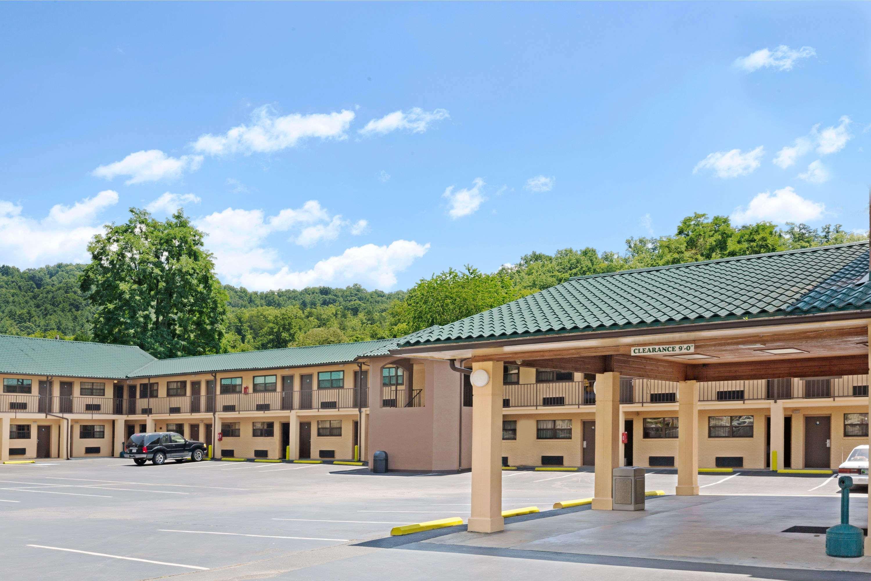 Days Inn By Wyndham Cherokee Near Casino Eksteriør bilde